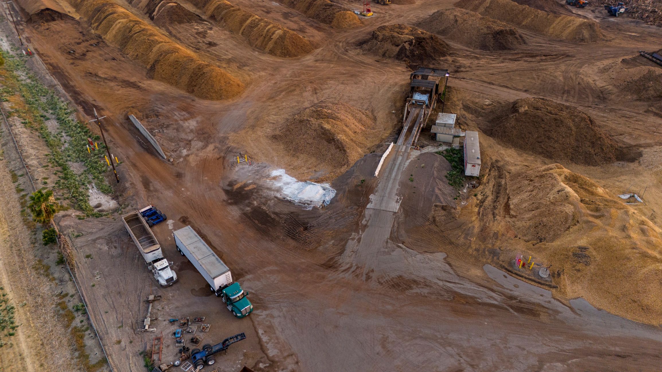 Biomass processing yard with material handling for renewable energy