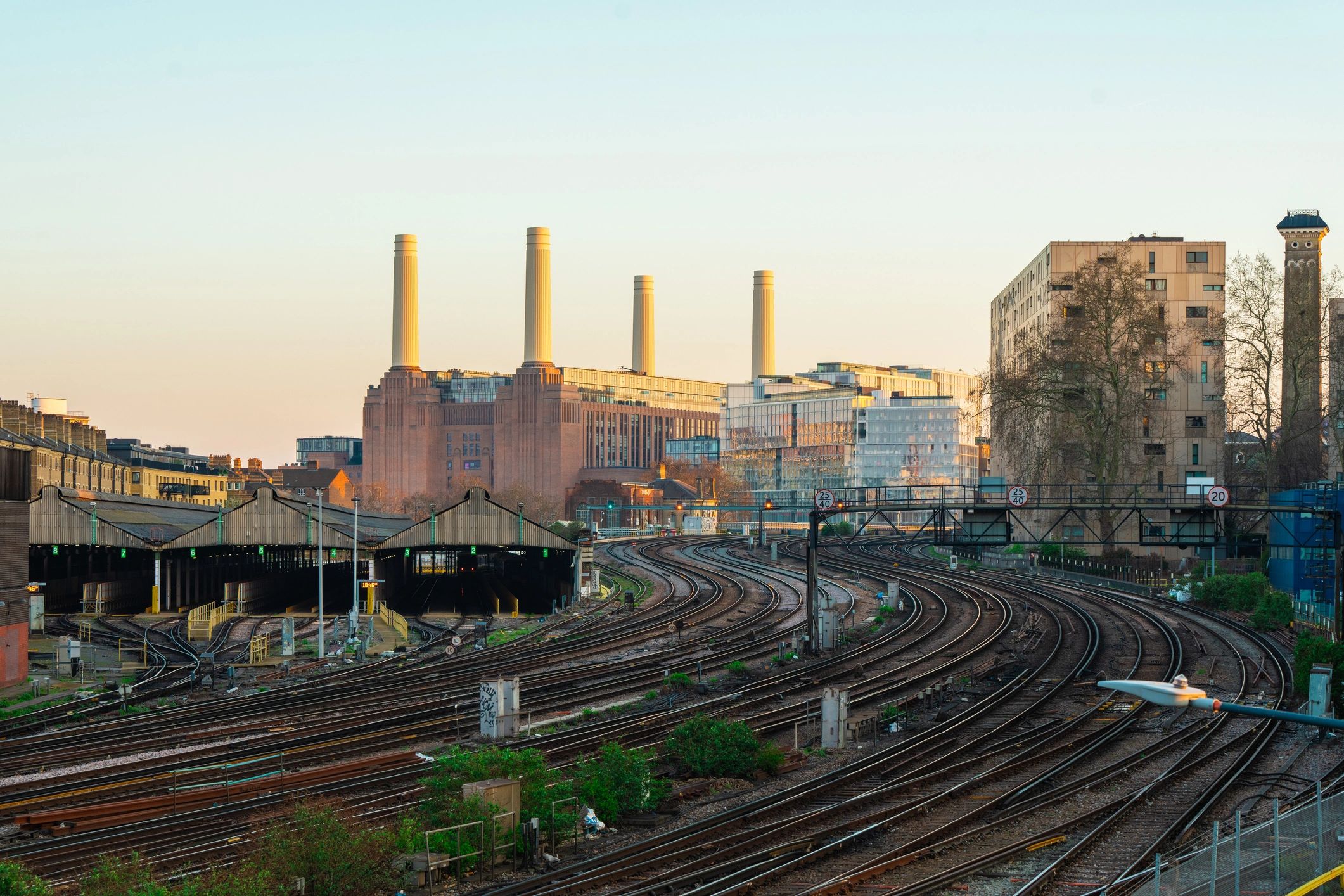 Large-scale power station and transport infrastructure